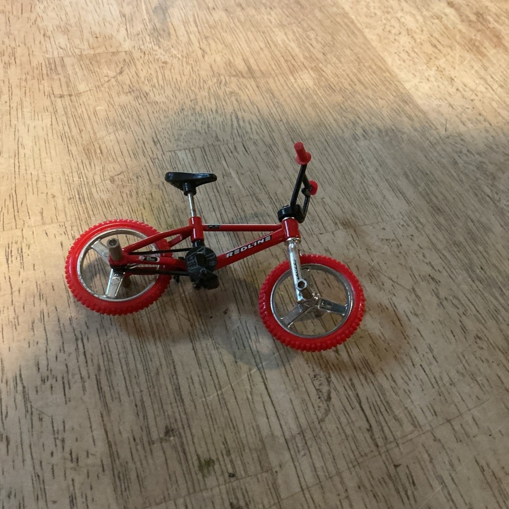 FLICK TRIX Miniature BMX Finger Bicycle Premium Redline Red Silver Diecast Toy